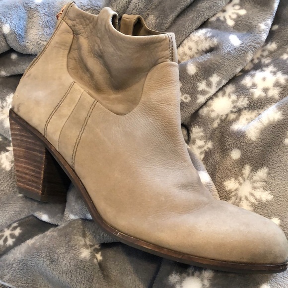 Sam Edelman Shoes - Sam Edelman Lisle Leather ankle booties size 9.5